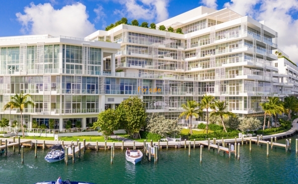 The-Ritz-Carlton-Residences-Miami-Beach-Private-Marina